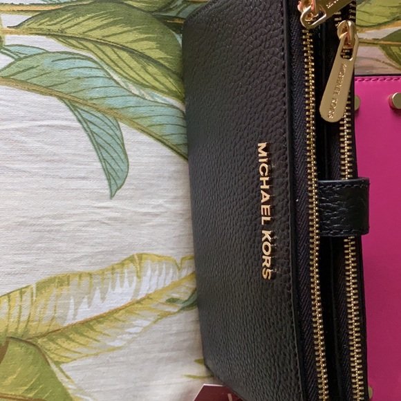 Used once Michael Kors wristlet w/lots of storage - Picture 2 of 3